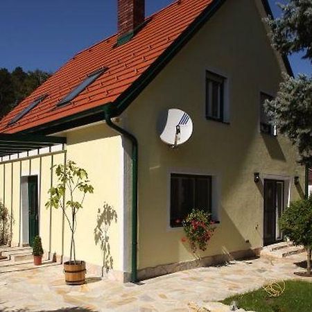Romantic Cottage Pitten Экстерьер фото